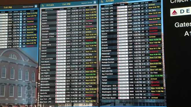 passengers&#x20;wait&#x20;inside&#x20;delta&#x20;terminal&#x20;0617