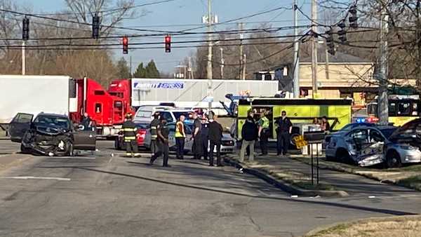 2 LMPD officers injured in hit-and-run crash; suspects in custody - Vimarsana News