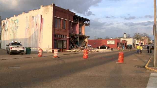 SUV crashes into Canton building, killing driver - Vimarsana News