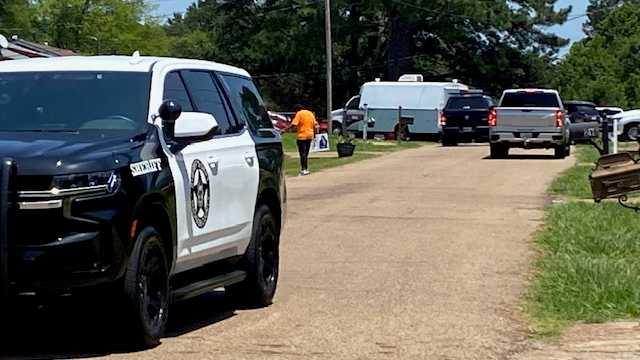 Standoff suspect dies from self-inflicted gunshot wound, chief says - Vimarsana News