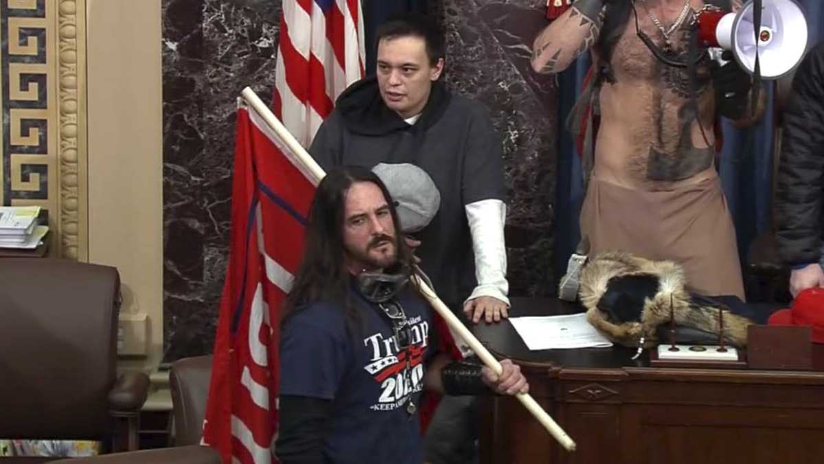 Florida man who breached Senate gets 8 months for felony in US Capitol riot