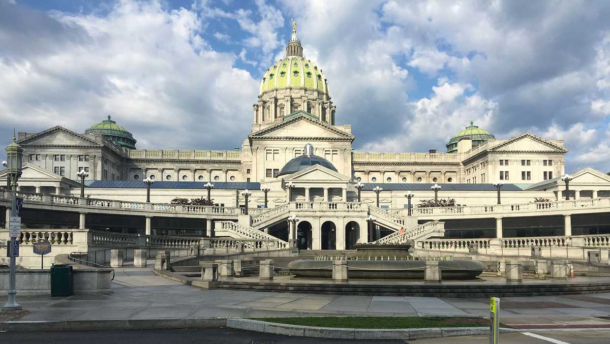 Some Pa. Dems want maskless House GOP lawmakers sworn in last