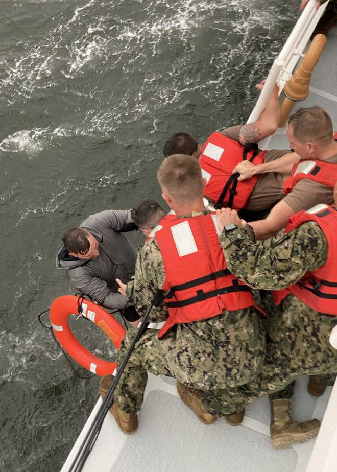 grand&#x20;isle&#x20;capsized&#x20;vessel&#x20;rescue