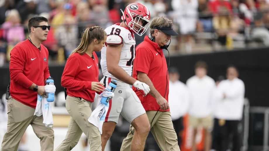 No. 1 loses Bowers early, scores 27 straight to beat Vandy, 3720