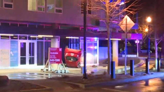Car crashes into building after traffic stop, police chase in OKC - Vimarsana News