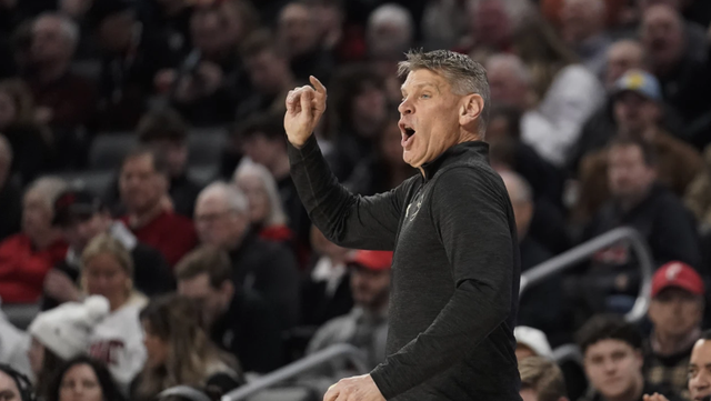 McCollum scores 16, No. 15 Oklahoma holds off Cincinnati 69-65 - Vimarsana News