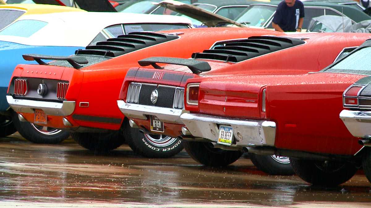 Thousands of classic cars and trucks pack Iowa State Fairgrounds