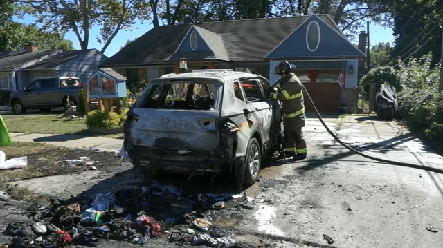 Child hospitalized in Overland Park after car fire at tiny food pantry - Vimarsana News