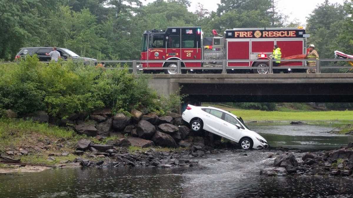 Car plunges into Exeter River