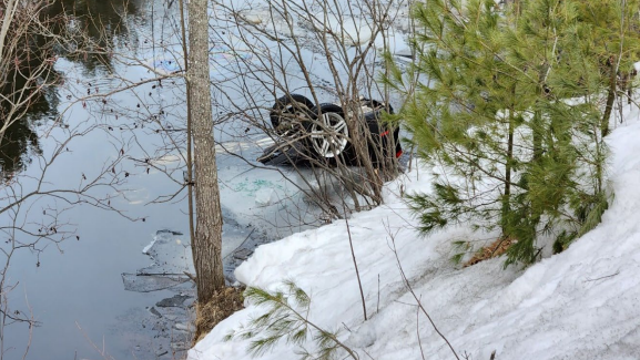 Police: Driver loses control, crashes upside down in Androscoggin River - Vimarsana News