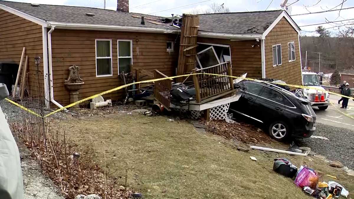 3 injured when SUV crashes into Grafton home