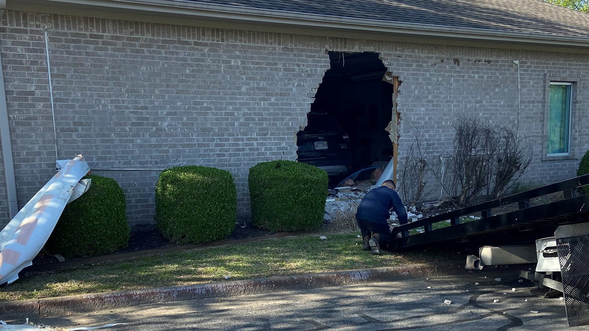 SUV crashes via NWA pictures studio for babies SUV crashes via NWA pictures studio for babies