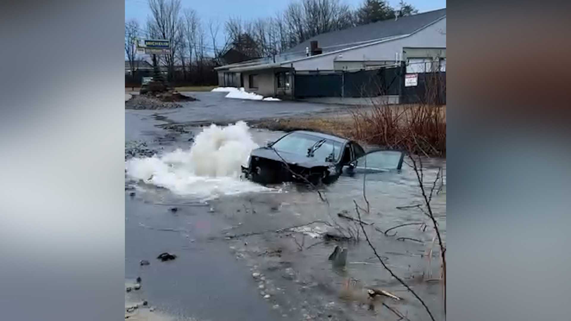 Car submerged after hitting fire hydrant on Warren Ave. - Vimarsana News