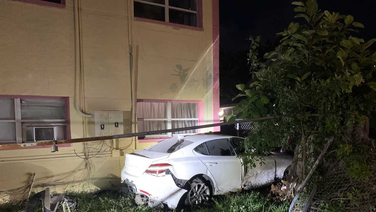 3 hurt after wrong-way driver crashes into Florida apartment building ...