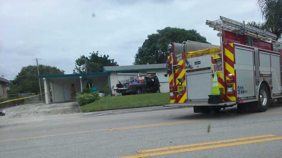 Truck crashes into Boynton Beach home, causing damage