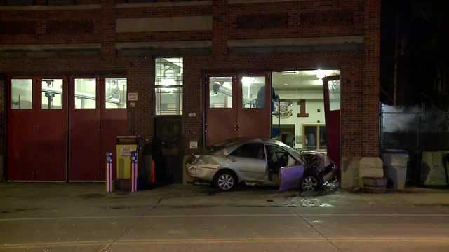 Car crashes into Milwaukee firehouse - Vimarsana News