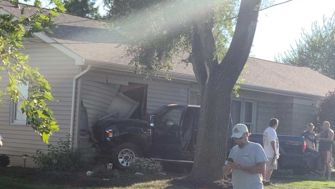 OSHP: 2 injured after vehicle crashes into home in Franklin Township