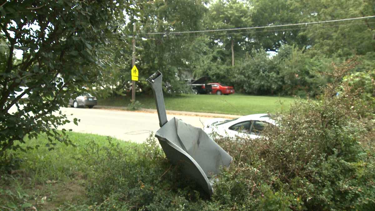 LMPD searches for driver who fled after nearly crashing into house