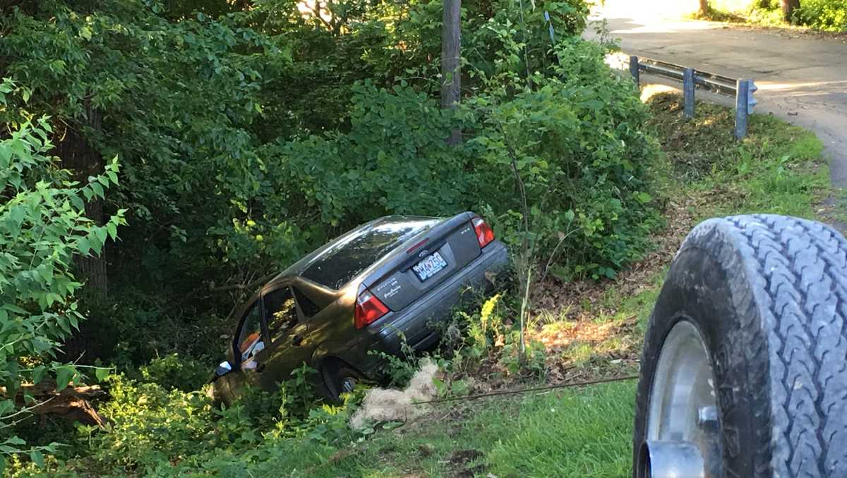 Paper delivery driver ends up stuck in Lake Waukomis ravine