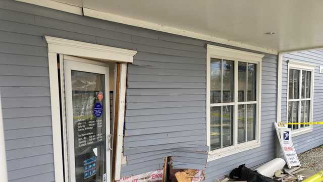 Car drives into Shelburne Post Office - Vimarsana News