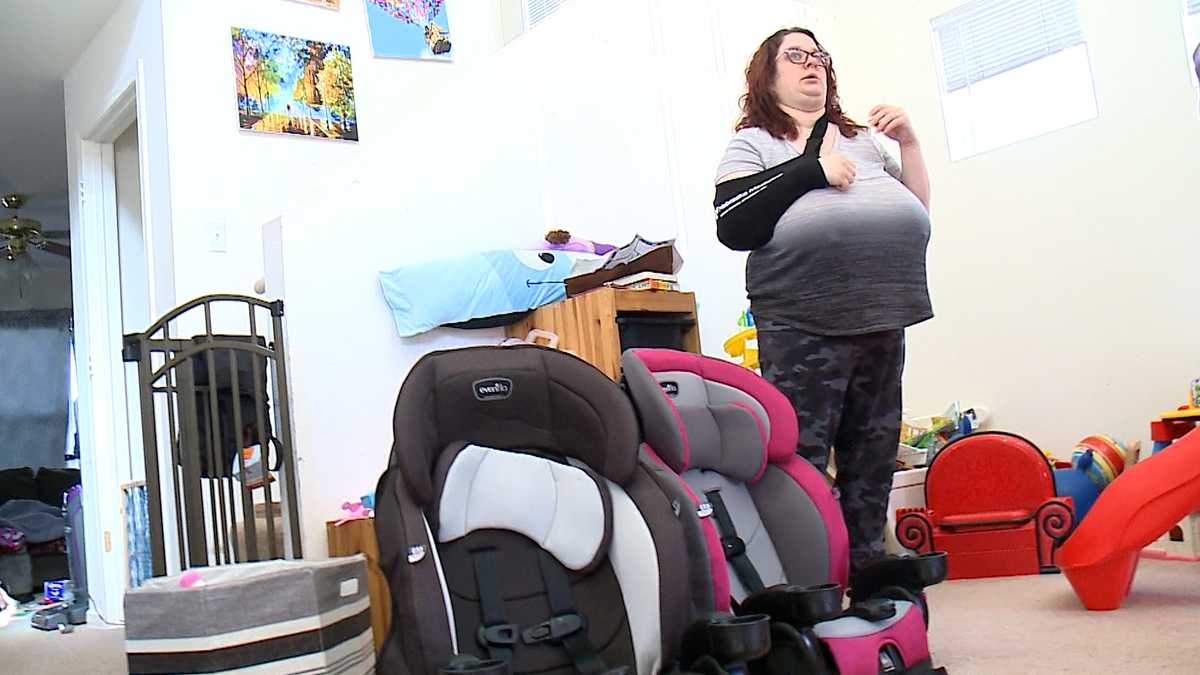 Sarpy County deputies donate car seats to crash victim