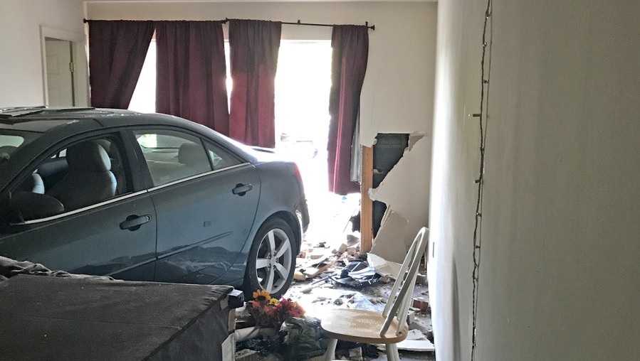 Car crashes into Lancaster Township apartment building