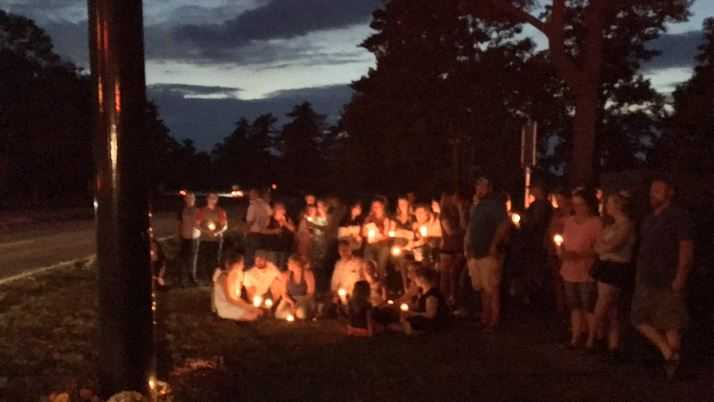 Vigil honors 2 killed in car crash