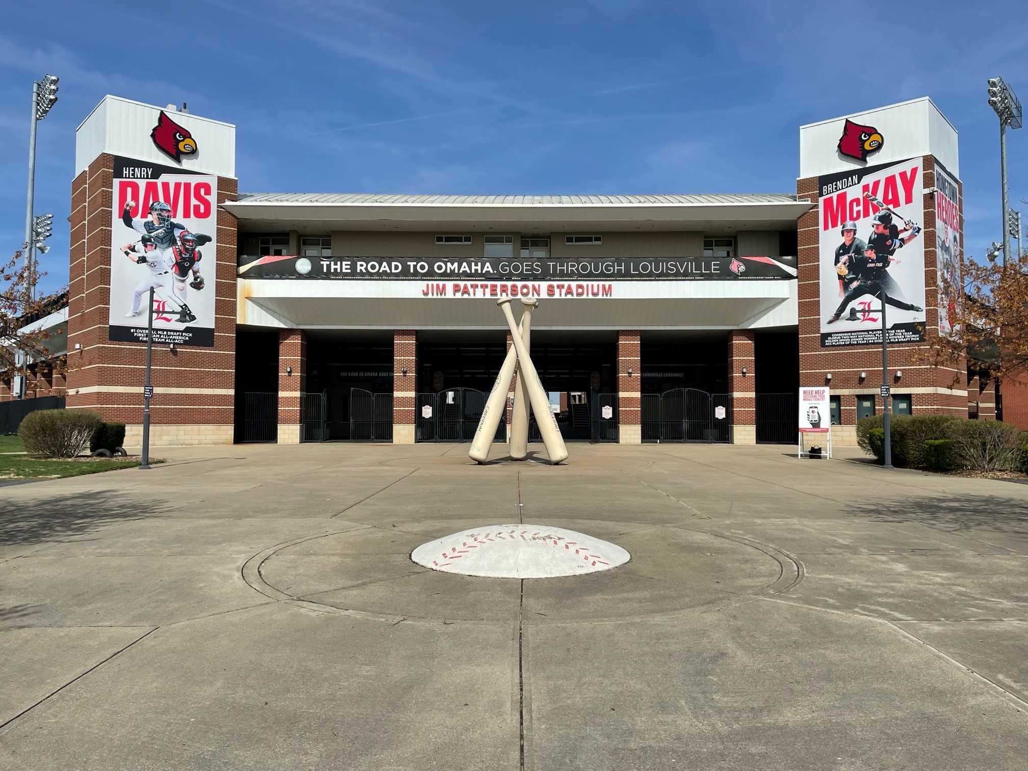 Louisville Cardinals baseball game suspended due to bomb threat, stadium  evacuated