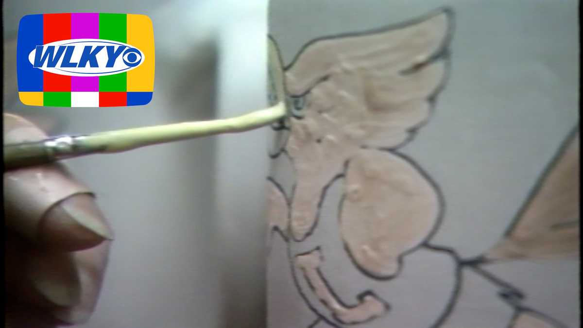 ARCHIVES Louisville Stoneware makes 'Cards Cups' honoring 1986