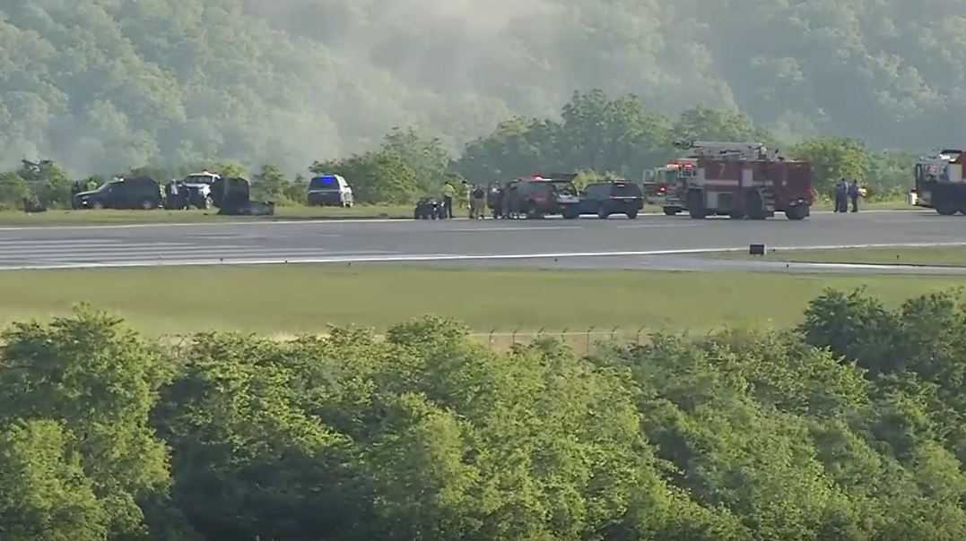 2 dead after cargo plane crashes at West Virginia airport