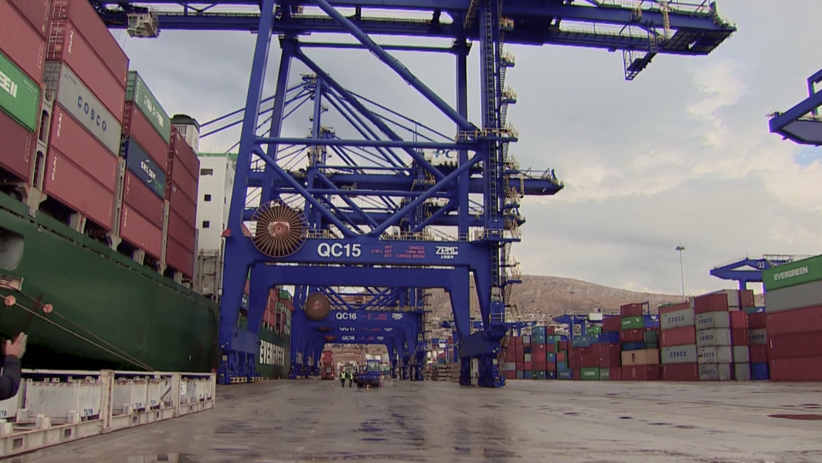 Shaheen proposes legislation to exempt small businesses from tariffs on Canadian goods