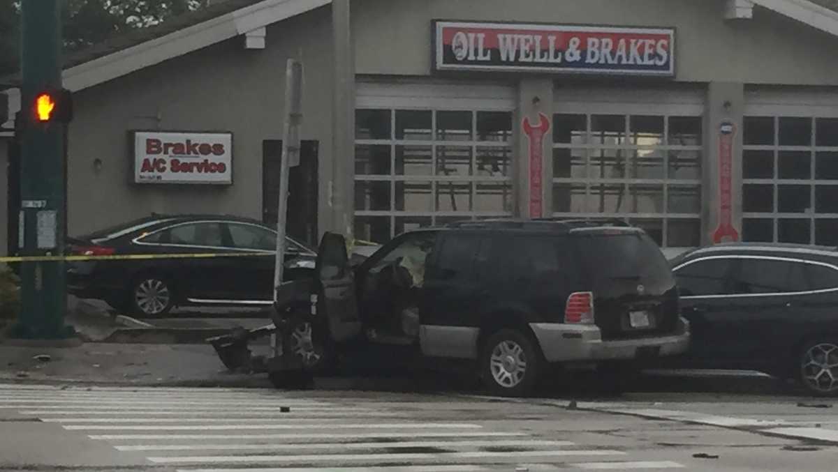 2 juveniles crash car after police chase in West Palm Beach