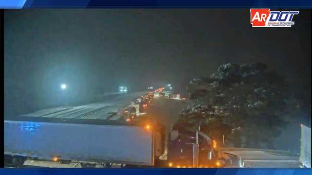 Snowy conditions, accidents create standstill traffic on Arkansas interstate - Vimarsana News