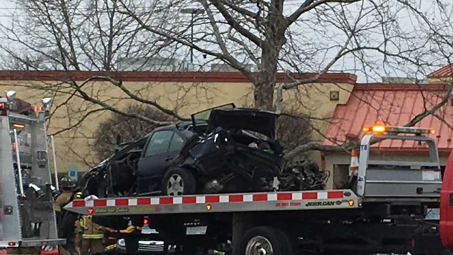 Crash closes part of Carlisle Pike in Mechanicsburg