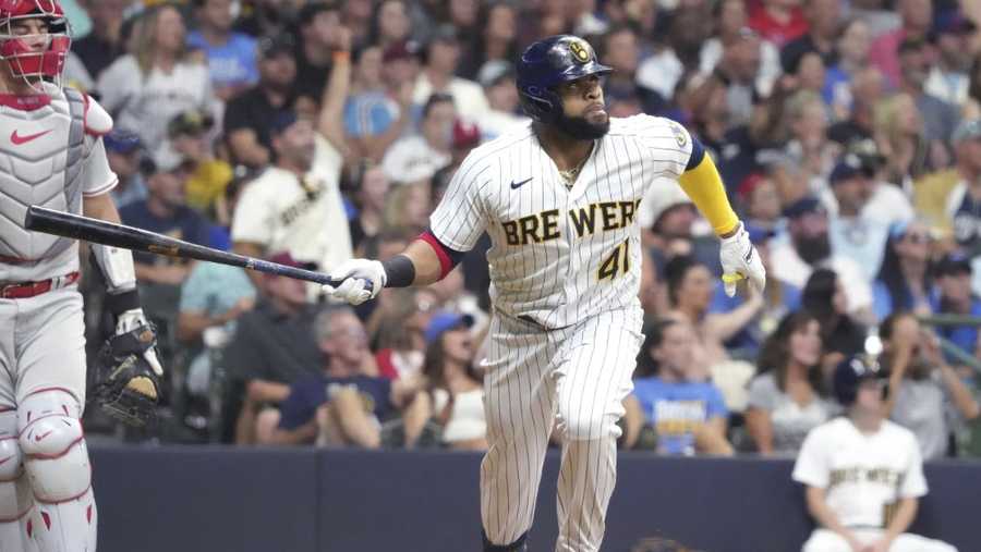 Brewers secure series victory with Saturday win over Phillies