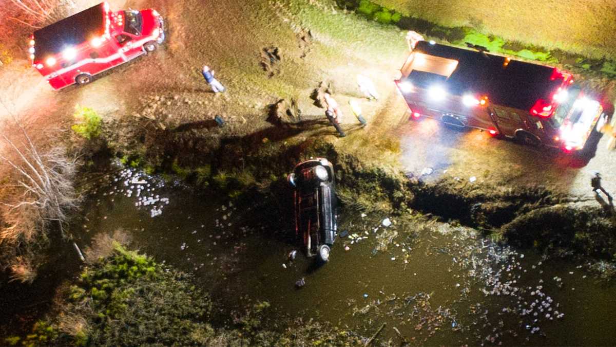 Mass. man dies after crashing truck into Carver cranberry bog