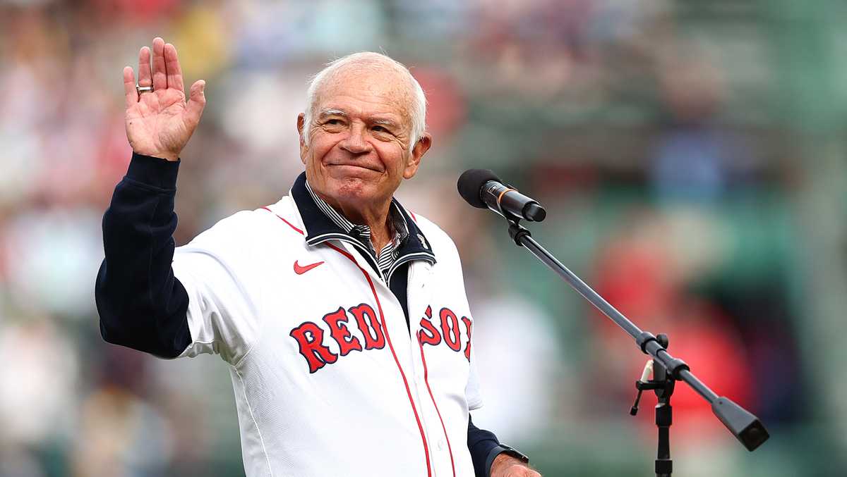 Hall of Famer Joe Castiglione says goodbye to Red Sox nation