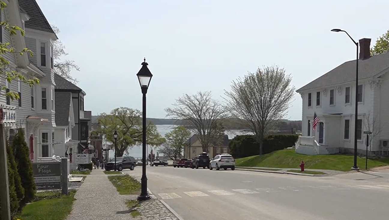 Castine overturns decade-long ban on food trucks - Vimarsana News