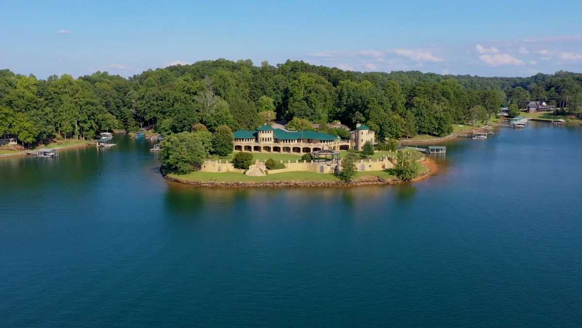 South Carolina Castle on Lake Keowee sells for ﻿2.59 million in cash