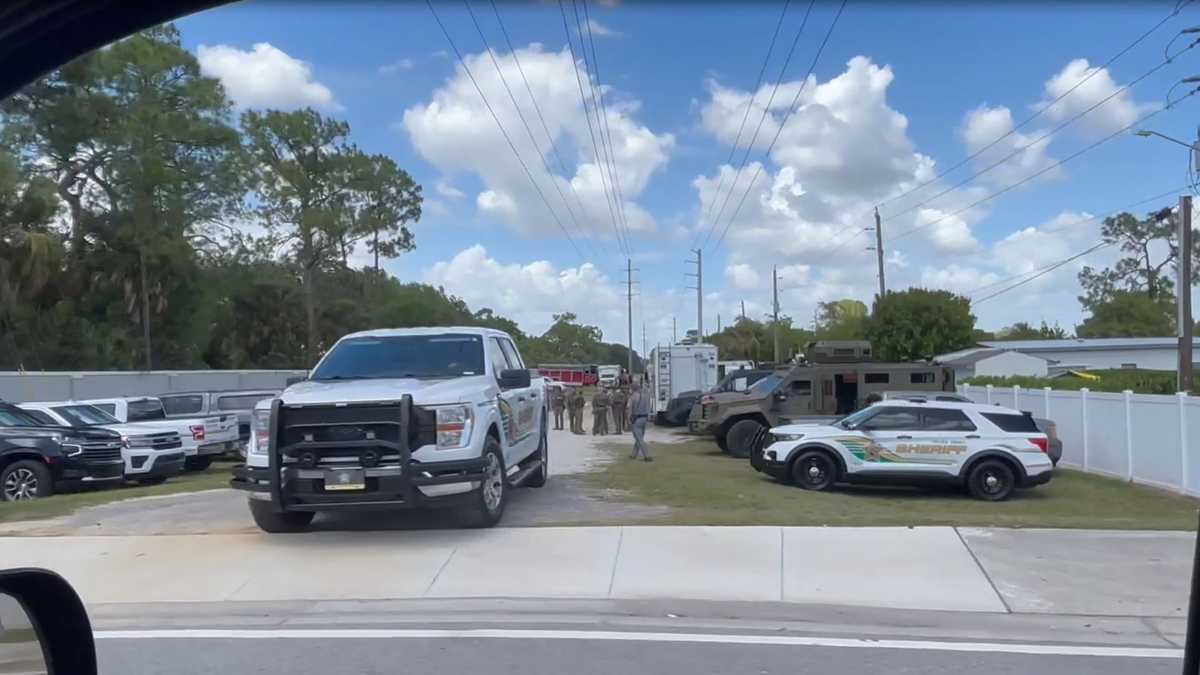 Man taken into custody after standoff at Florida apartment