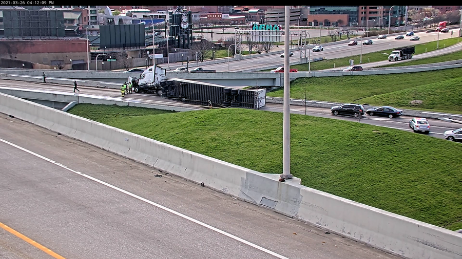 Semitruck rollover on Kennedy Bridge closes ramp to I65