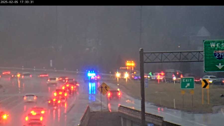 Crash partially blocking traffic on I-275 in Crestview Hills