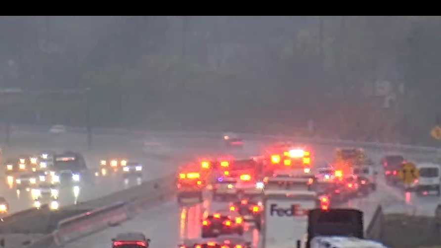 Crash blocking lanes on west I-275 near Dixie Highway