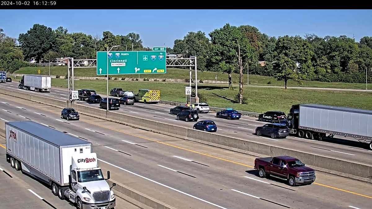 Lane closed on I-71/75 due to accident in Erlanger