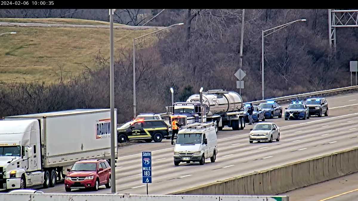 Crash with reported injuries on north I75 in Erlanger