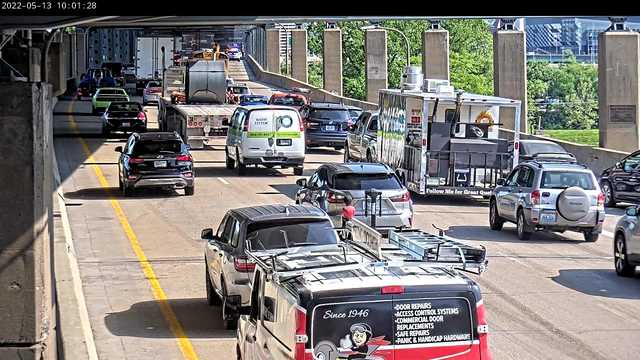 Crash blocks lane along I-71/75 at Brent Spence Bridge - Vimarsana News