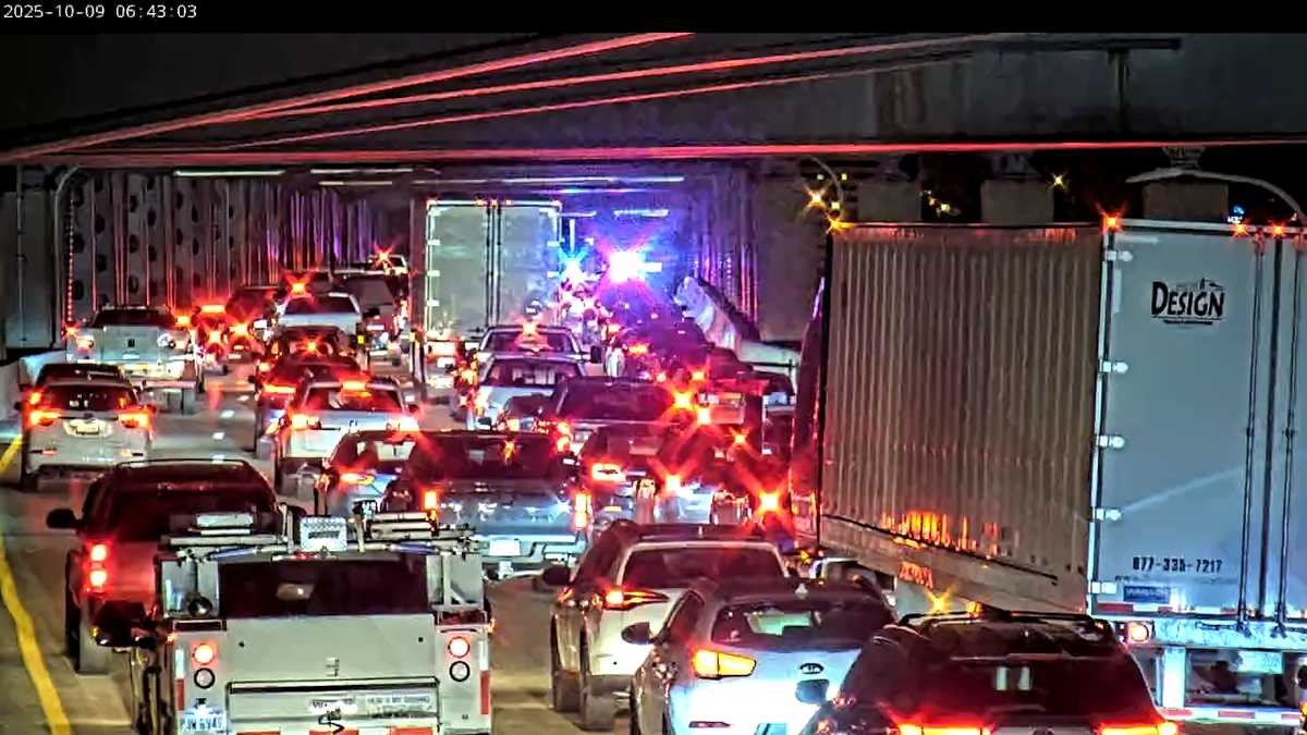 Lanes open on Brent Spence Bridge after disabled semi causes traffic ...