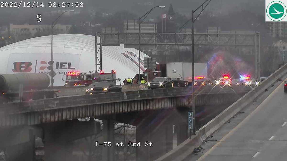 Police close I-71/75 in Covington after a semi-truck crash Police close I-71/75 in Covington after a semi-truck crash