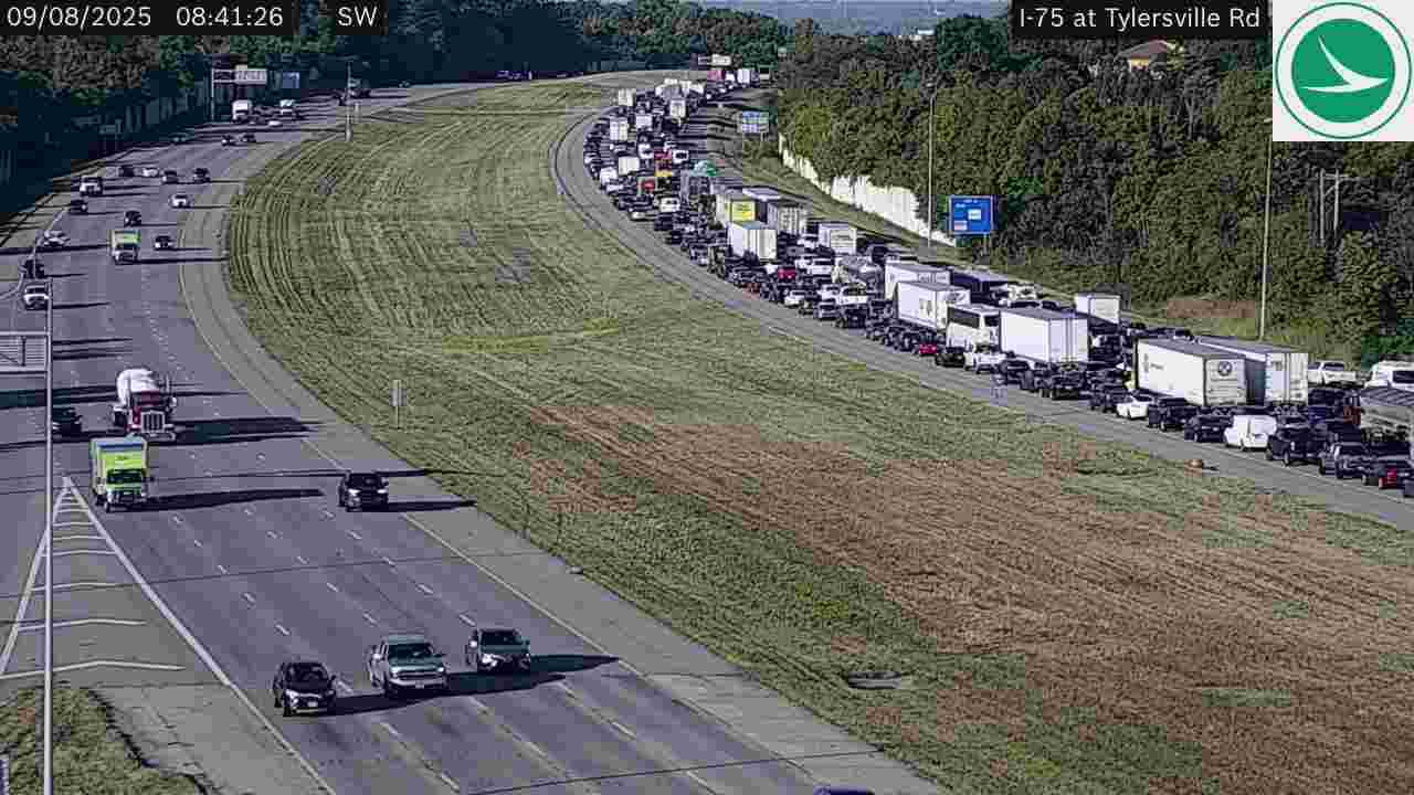 Traffic backed up after crash causes lane closures on I-75