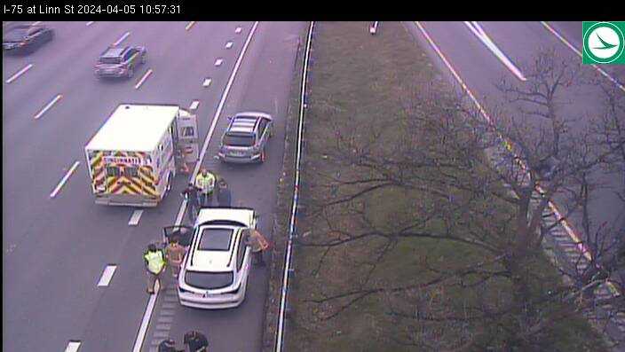 Lane open on I-75 following crash in the West End